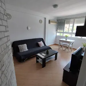 Apartamento Piso Amplio Y Comodo., Málaga